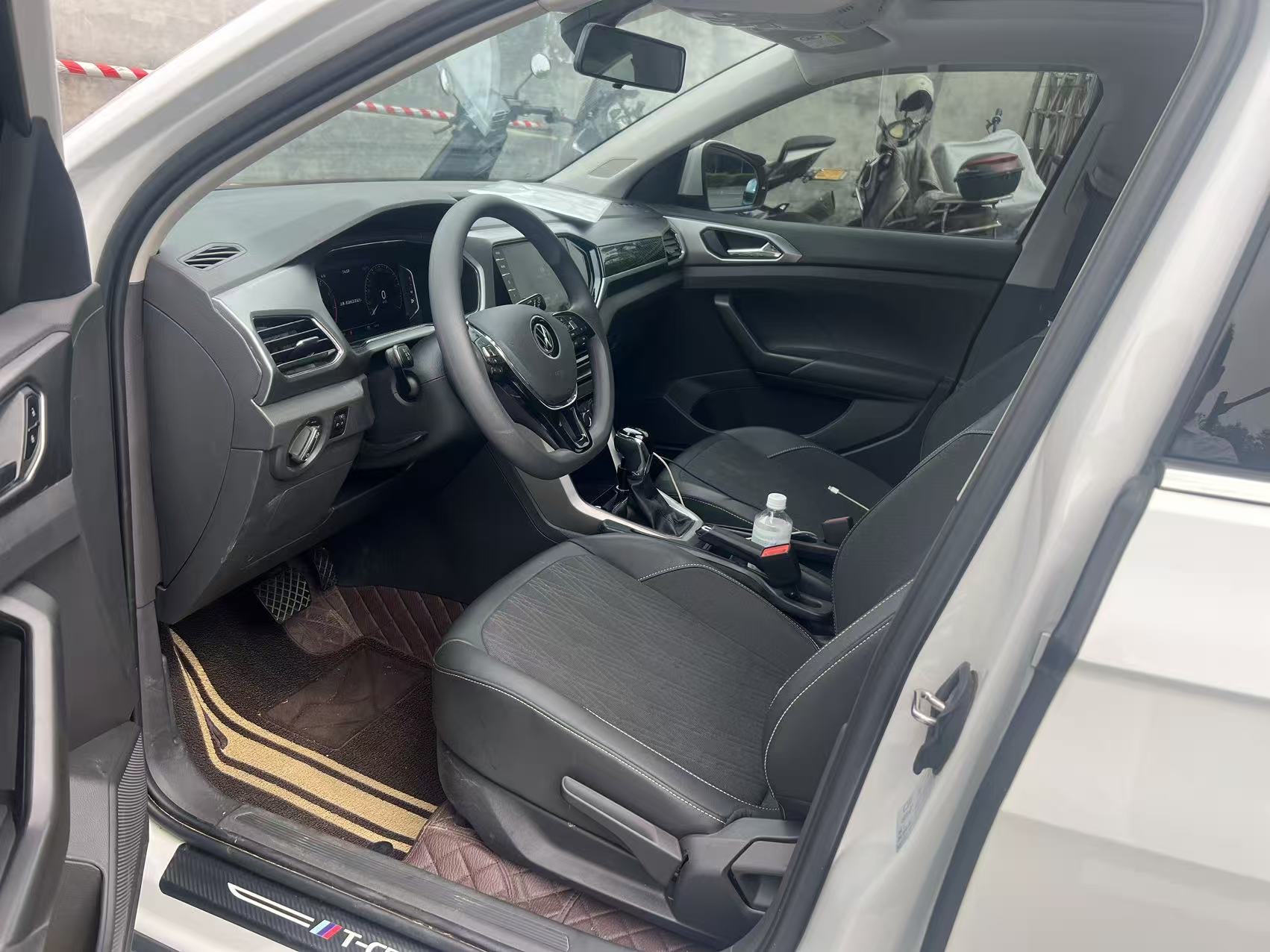 Volkswagen T-Cross 2024 immagine di auto #3