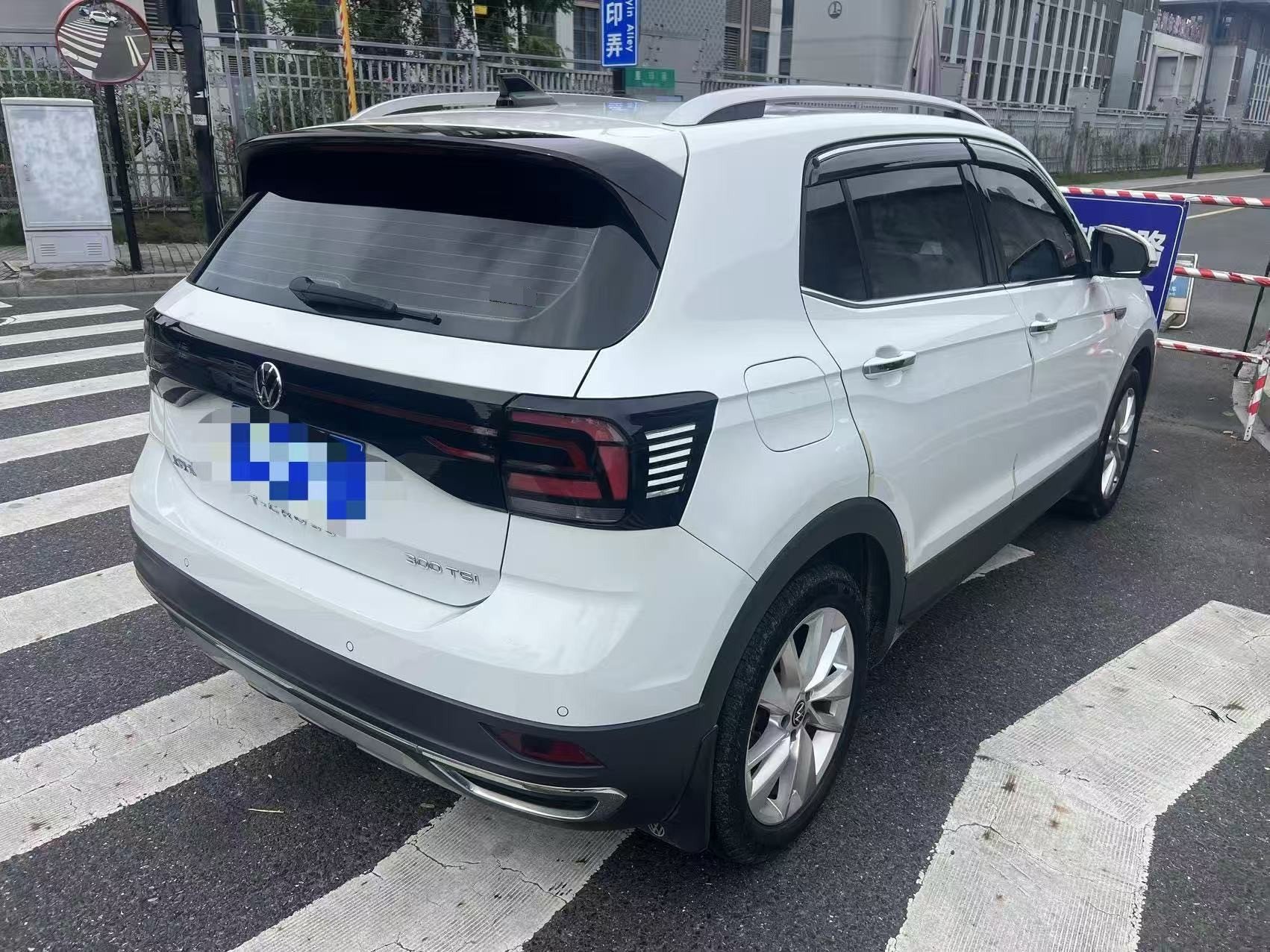 Volkswagen T-Cross 2024 immagine di auto #2
