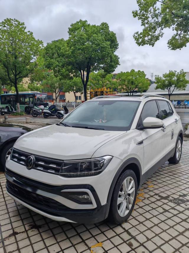 Volkswagen T-Cross 2021 car image 