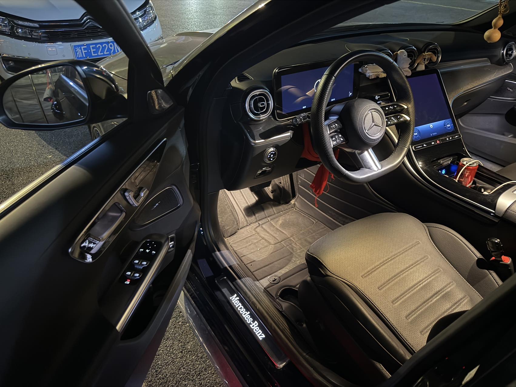 Mercedes-Benz C Class 2023 car image #2