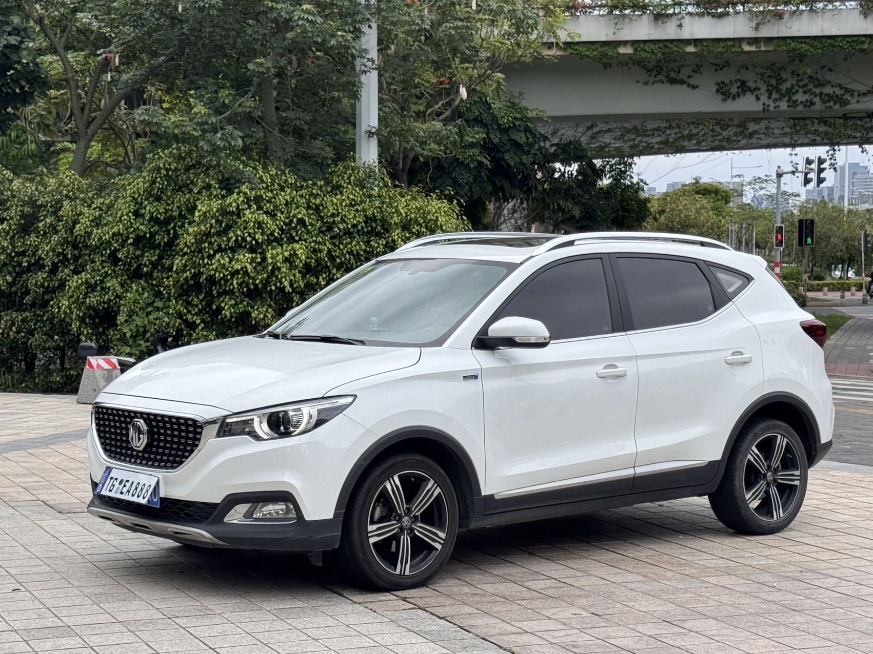 MG ZS 2018 car image 