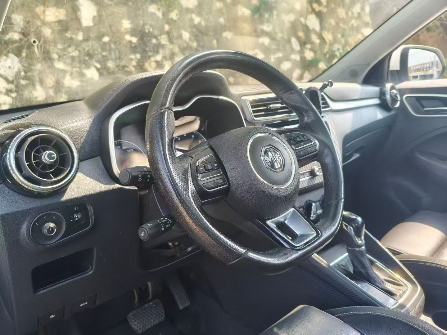 MG ZS 2017 #6 MG ZS 2017 car image #6