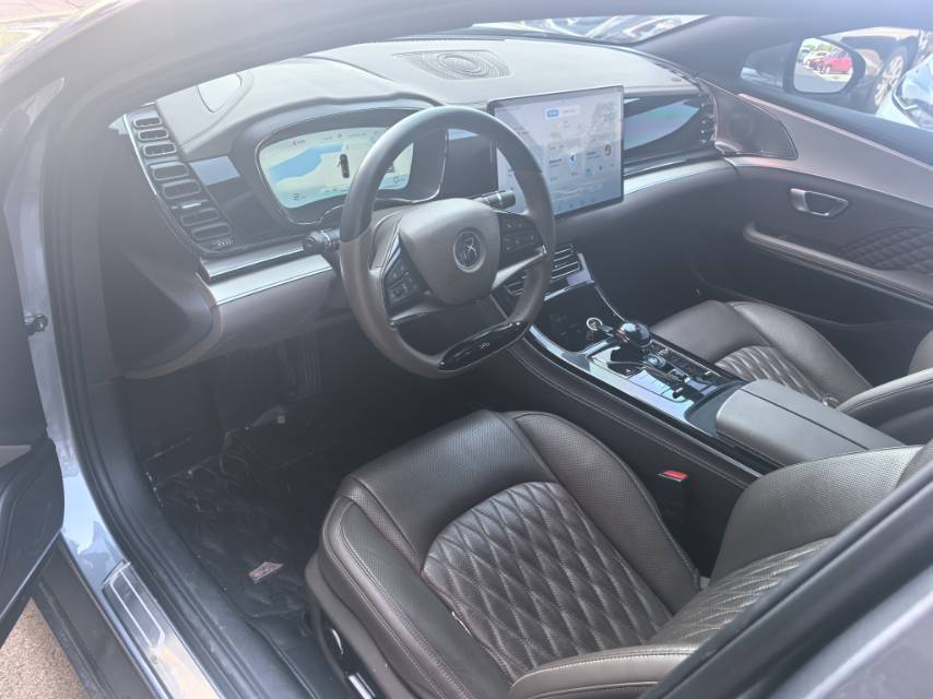 BYD Han 2023 car image #2