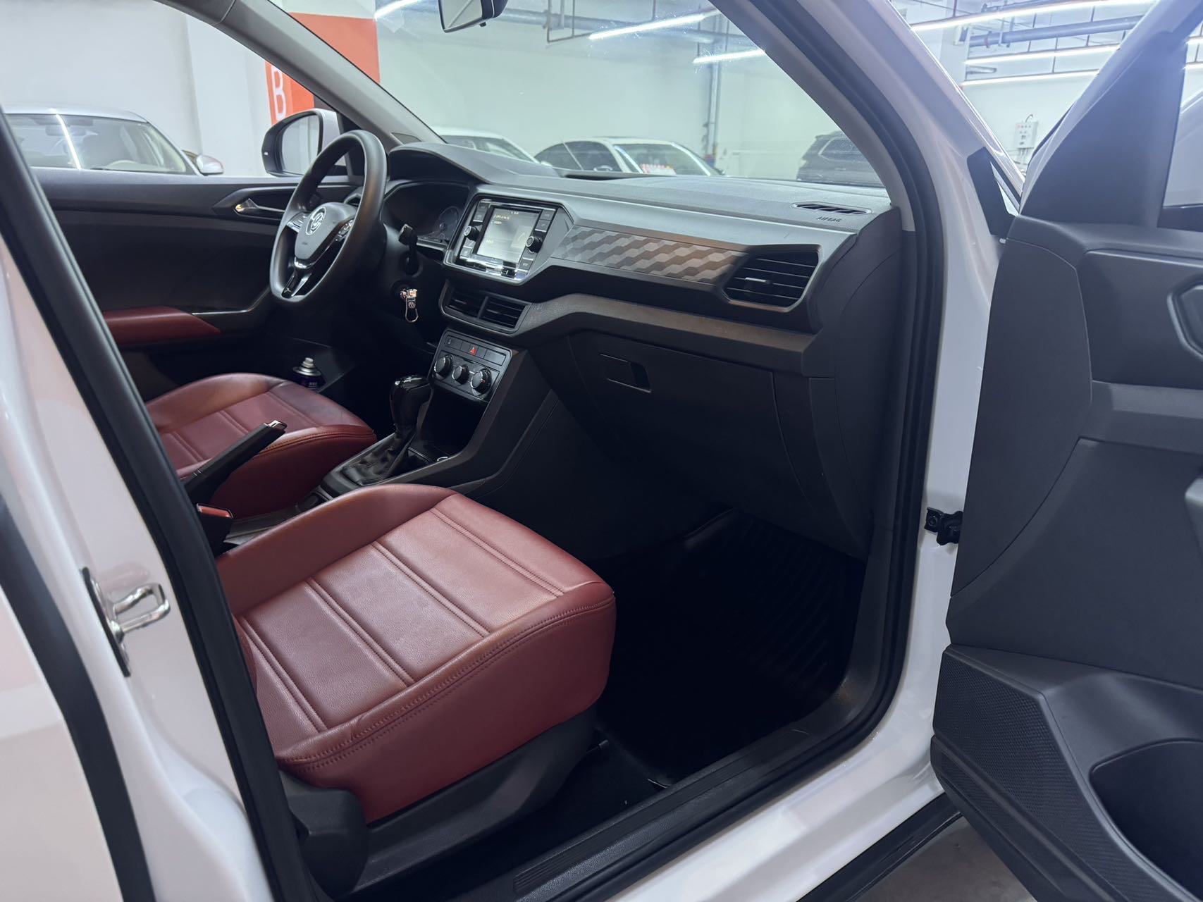 Volkswagen T-Cross 2020 car image #6