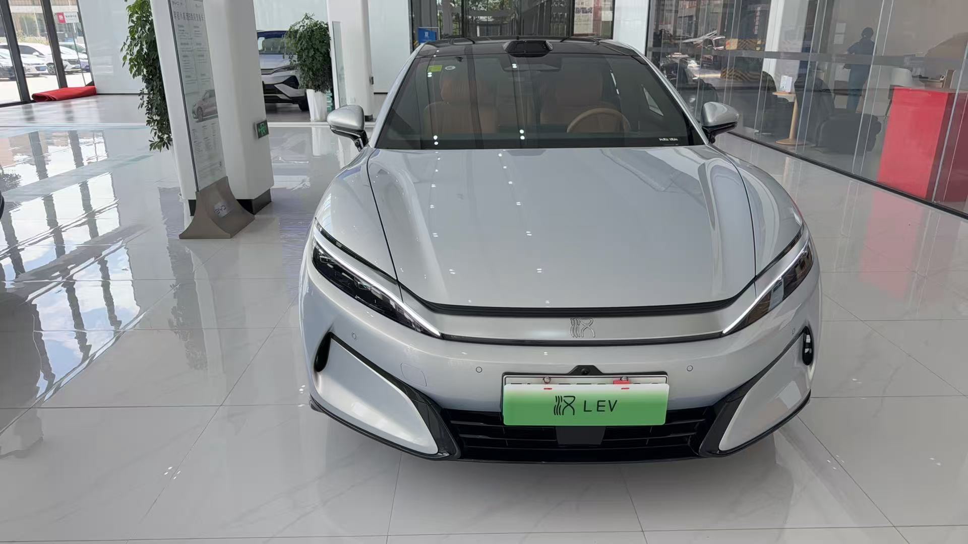 BYD HanL 2025 #2 BYD HanL 2025 car image #2