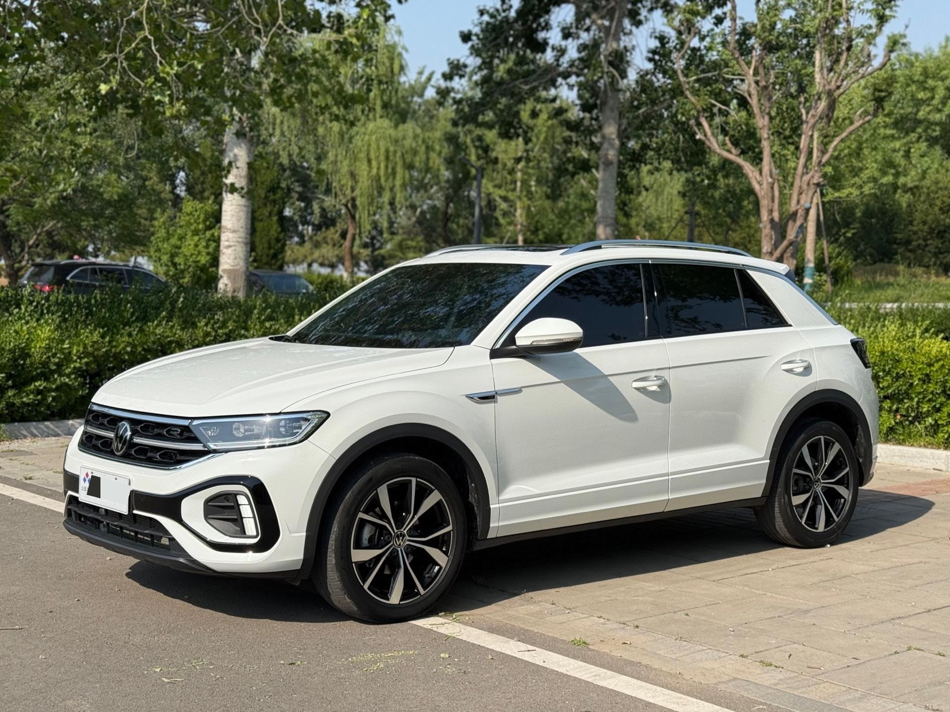 Volkswagen T-Roc 2024 Volkswagen T-Roc 2024 car image