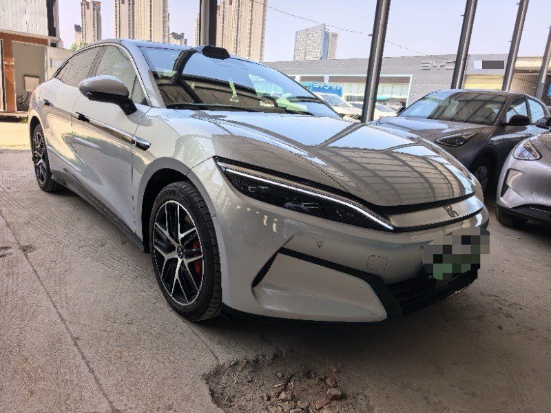 BYD HanL 2025 #3 BYD HanL 2025 car image #3