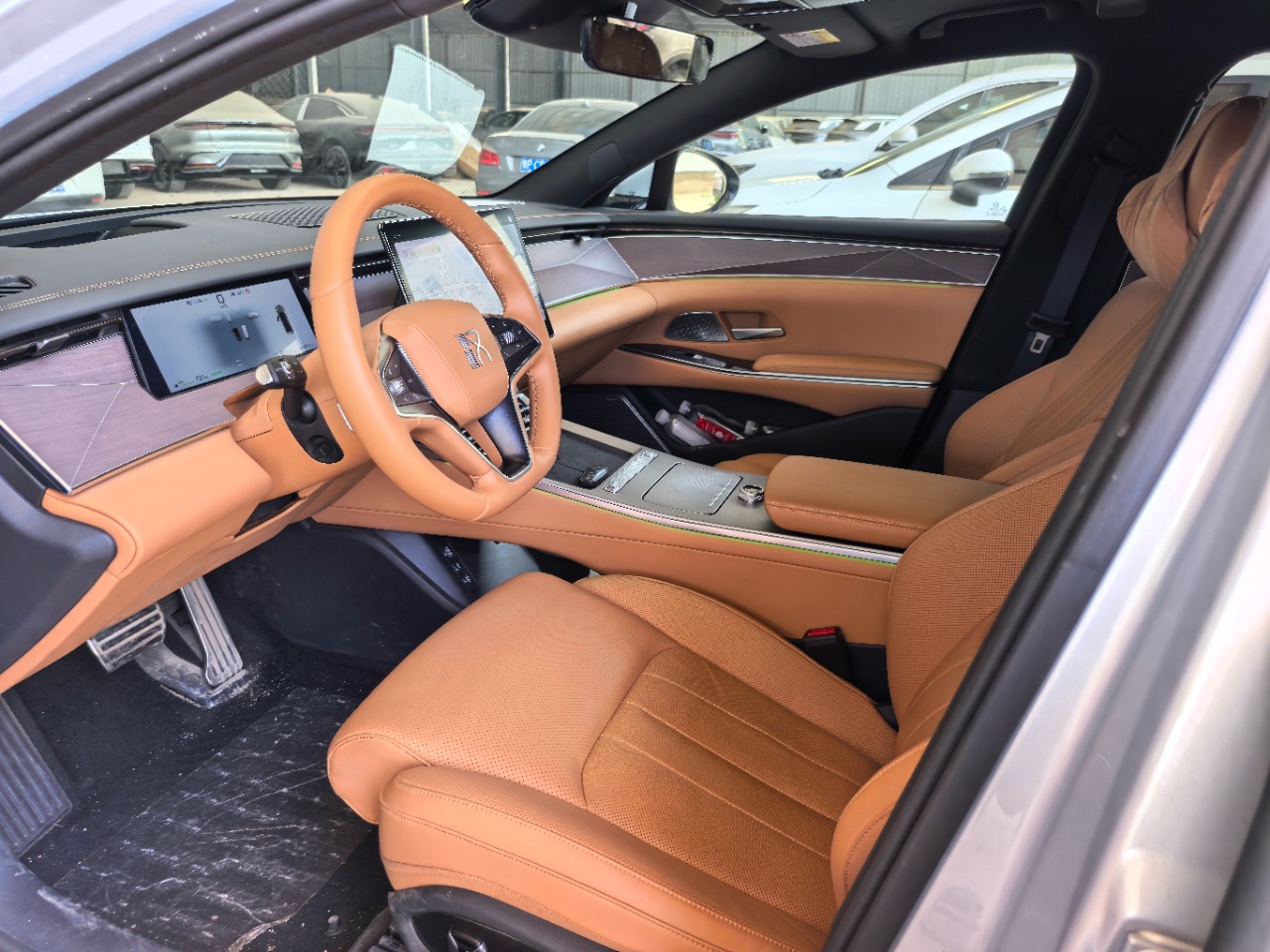 BYD HanL 2025 #4 BYD HanL 2025 car image #4