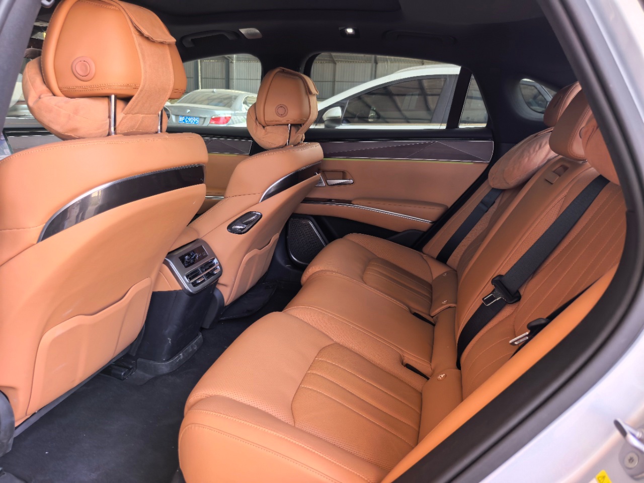 BYD HanL 2025 #6 BYD HanL 2025 car image #6