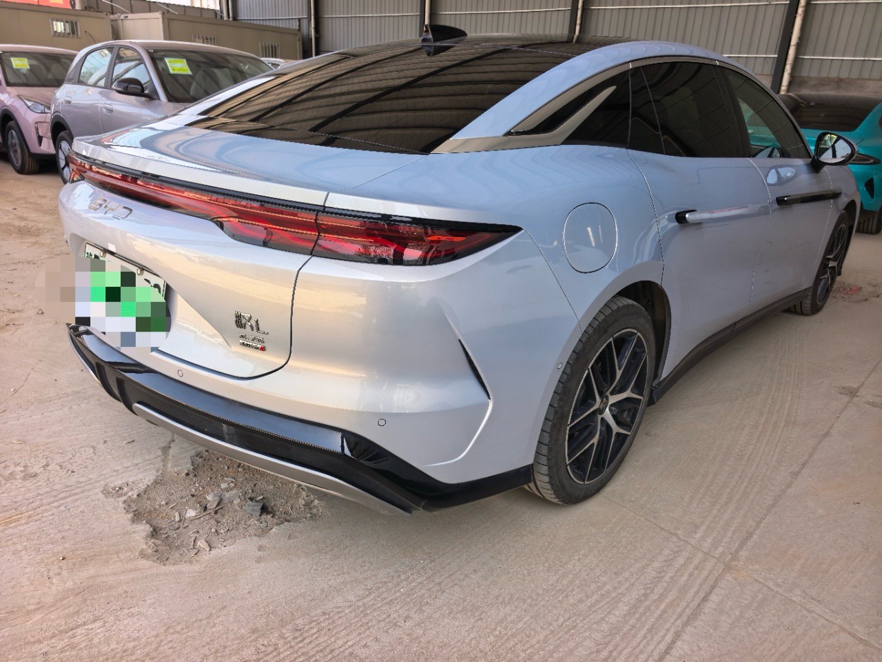 BYD HanL 2025 #8 BYD HanL 2025 car image #8