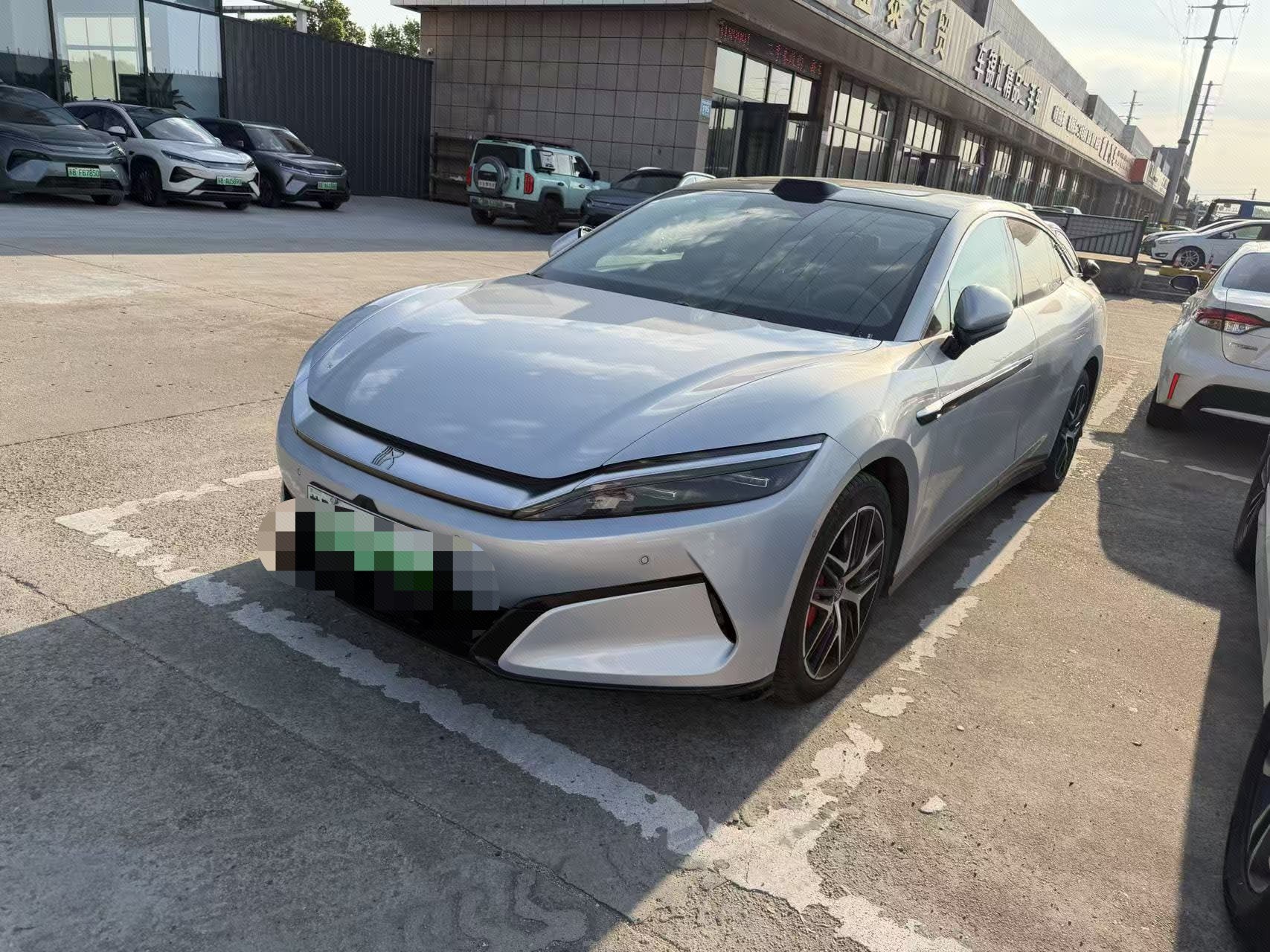 BYD HanL 2025 BYD HanL 2025 car image