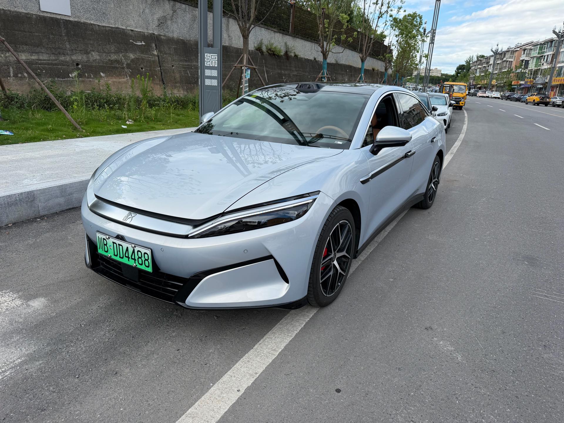BYD HanL 2025 BYD HanL 2025 car image