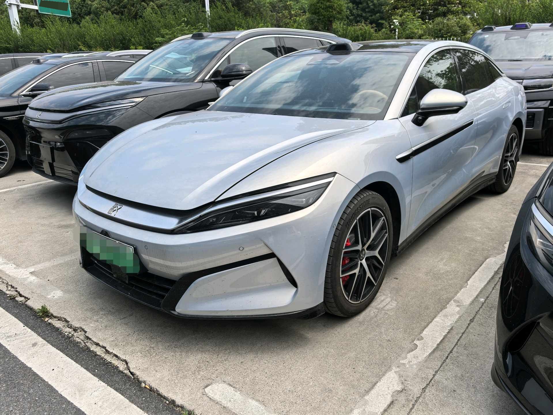 BYD HanL 2025 BYD HanL 2025 car image