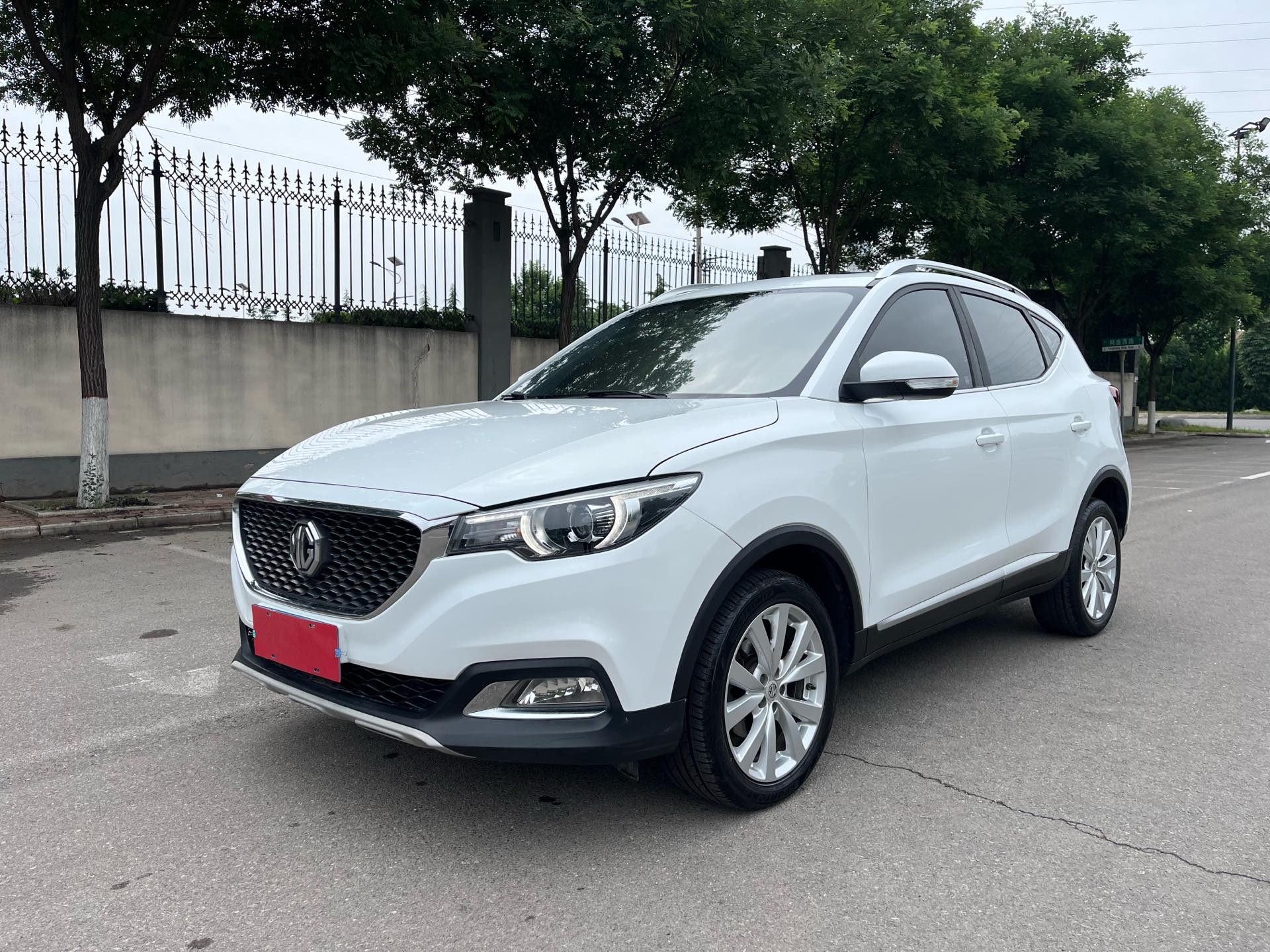 MG ZS 2017 MG ZS 2017 car image