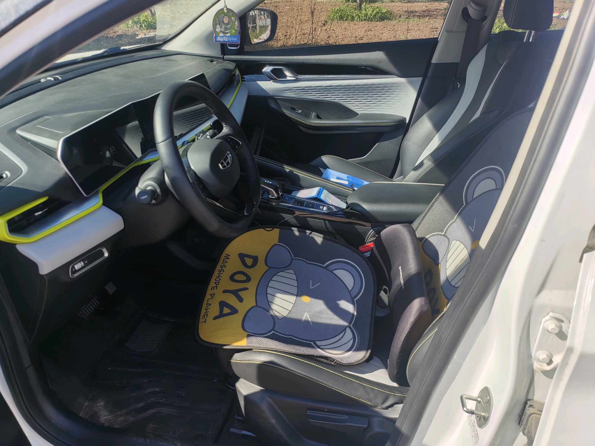 GEELY Coolray 2022 #5 GEELY Coolray 2022 car image #5