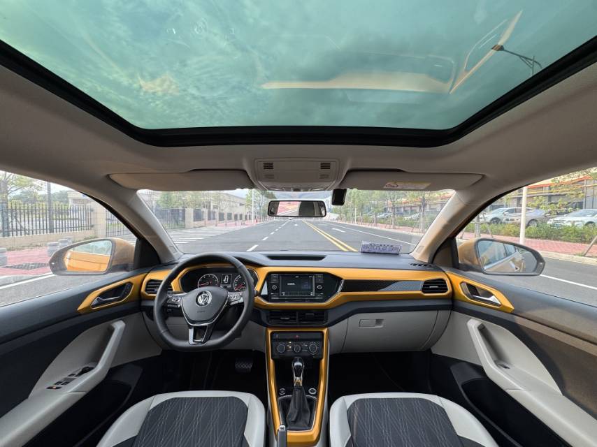 Volkswagen T-Cross 2021 immagine di auto #6