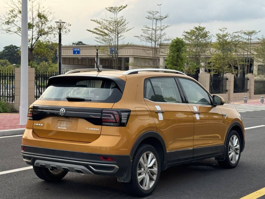 Volkswagen T-Cross 2021 immagine di auto #7