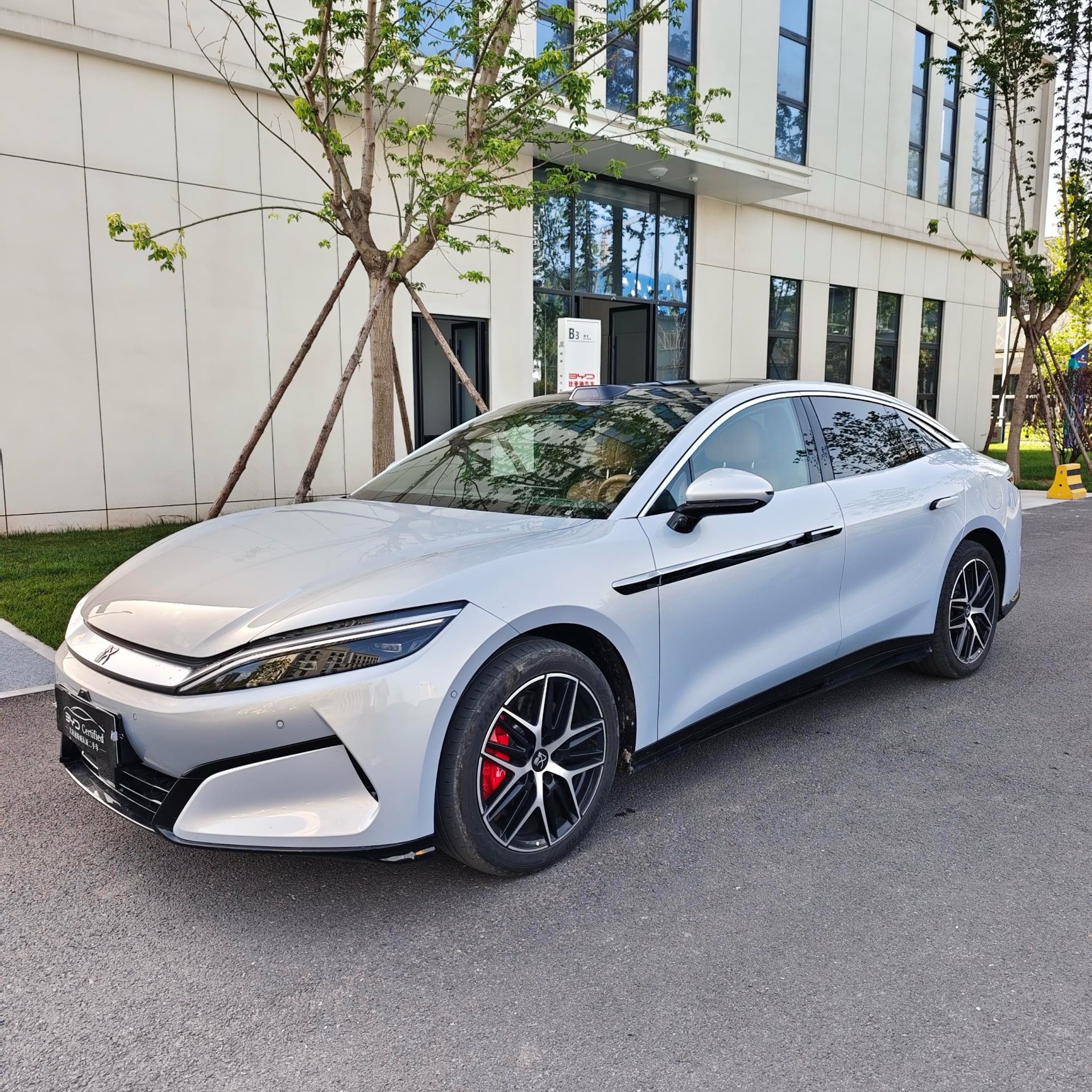BYD HanL 2025 BYD HanL 2025 car image