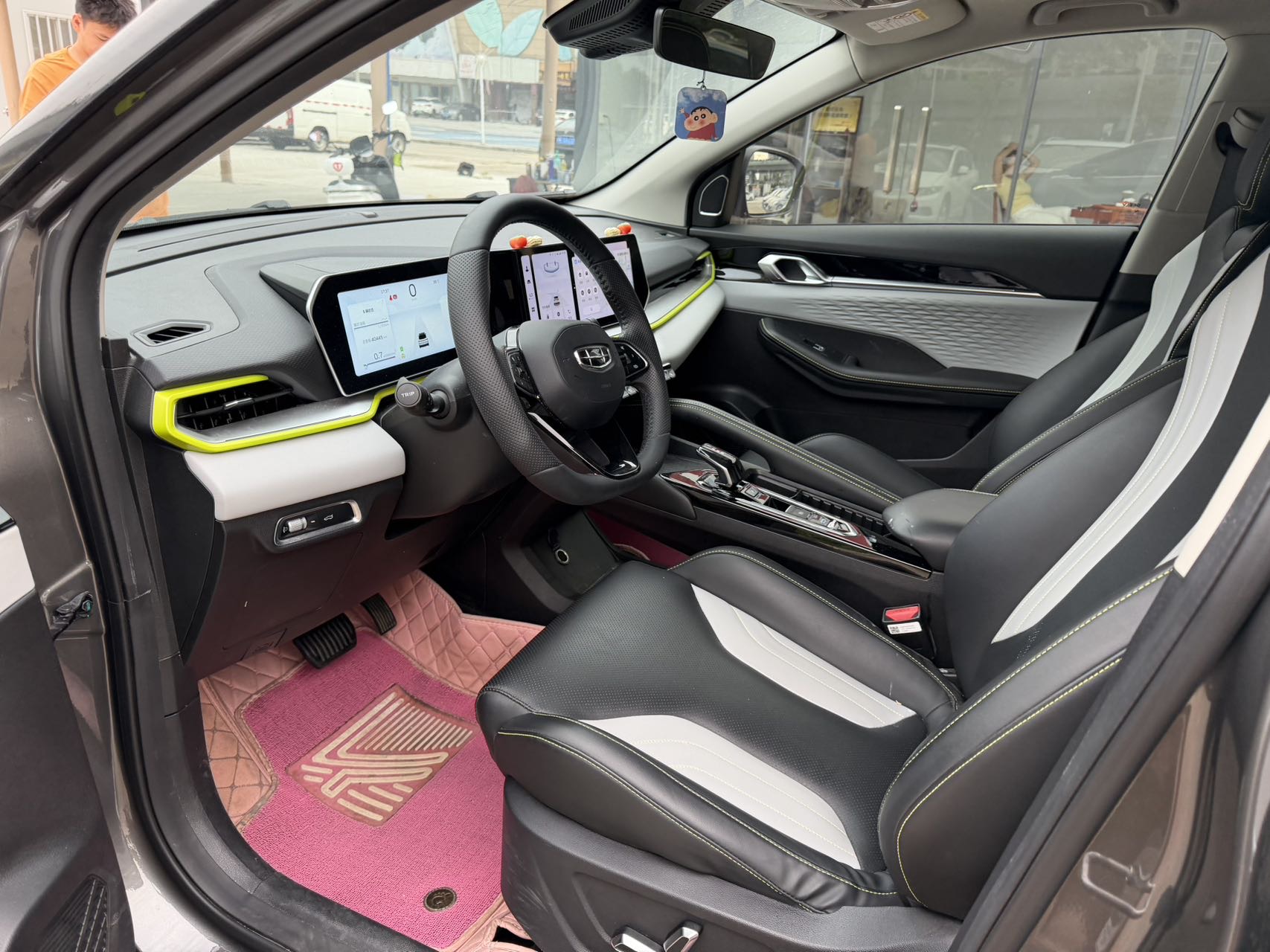 GEELY Coolray 2023 car image #2