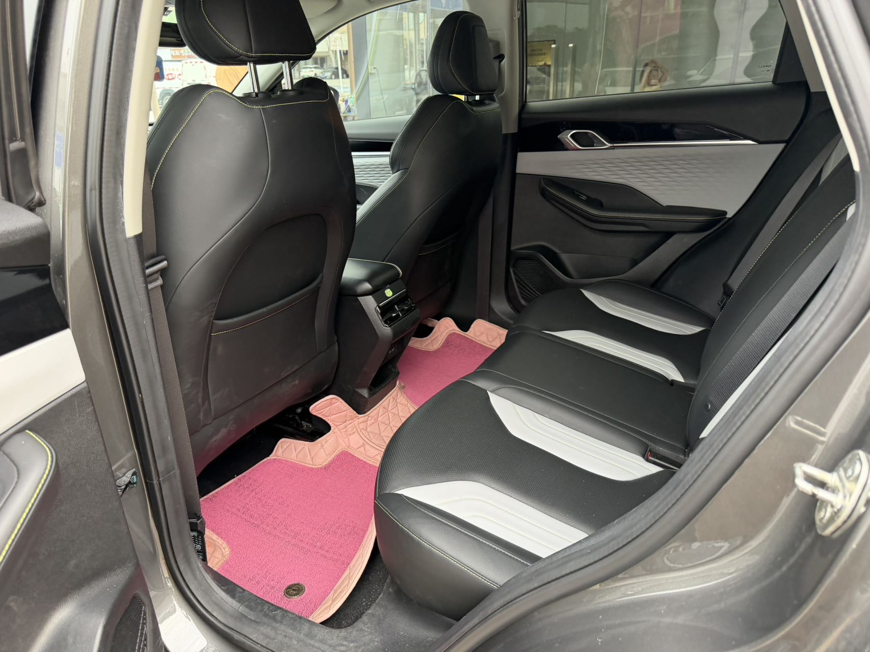 GEELY Coolray 2023 car image #3