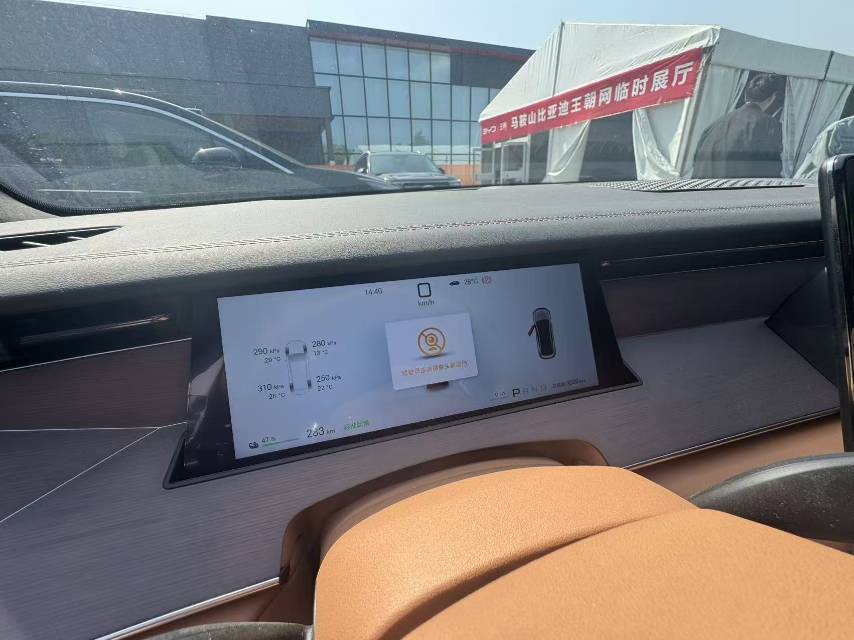 BYD HanL 2025 car image #5