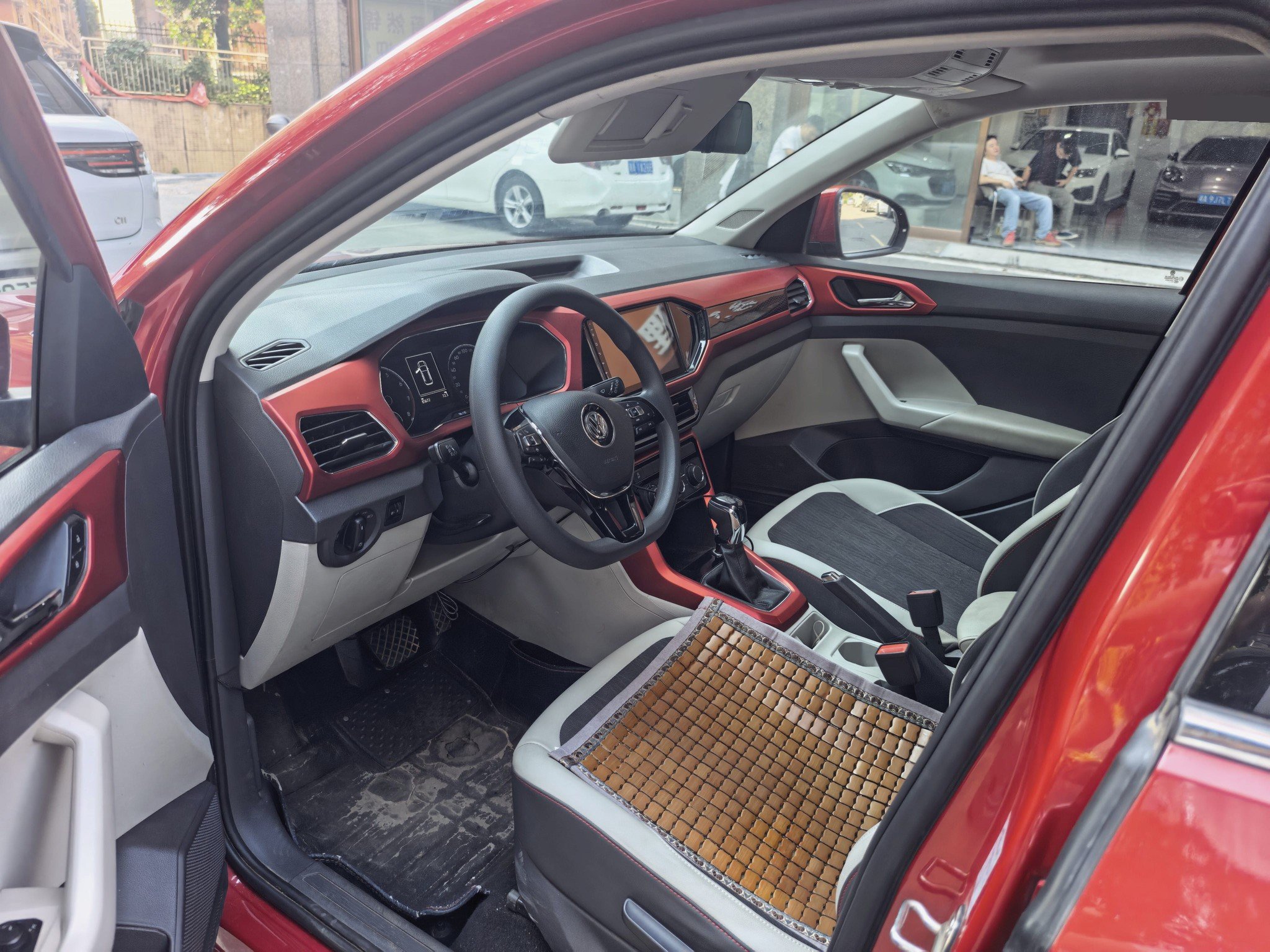 Volkswagen T-Cross 2019 car image #4
