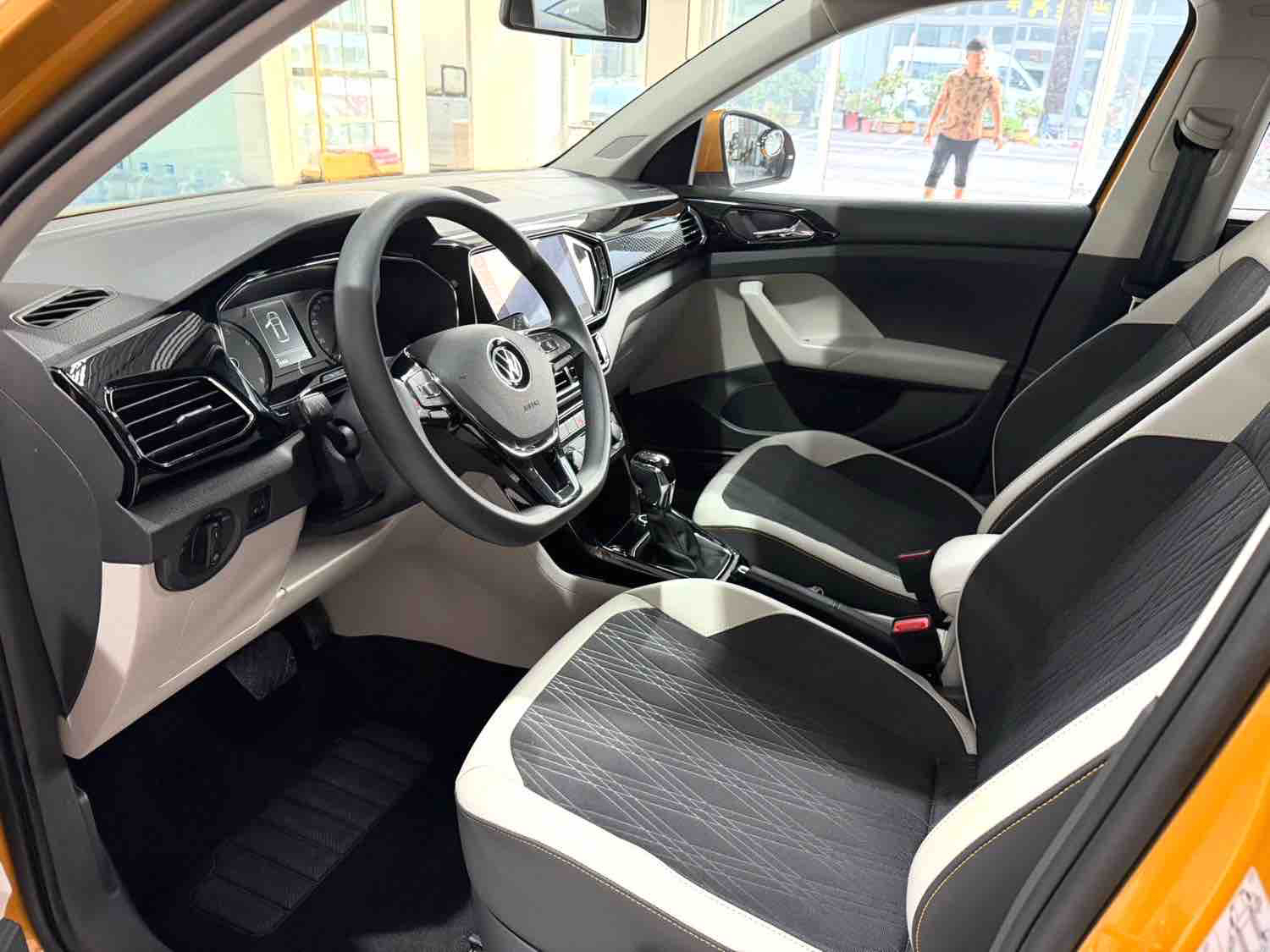 Volkswagen T-Cross 2021 #4 Volkswagen T-Cross 2021 car image #4