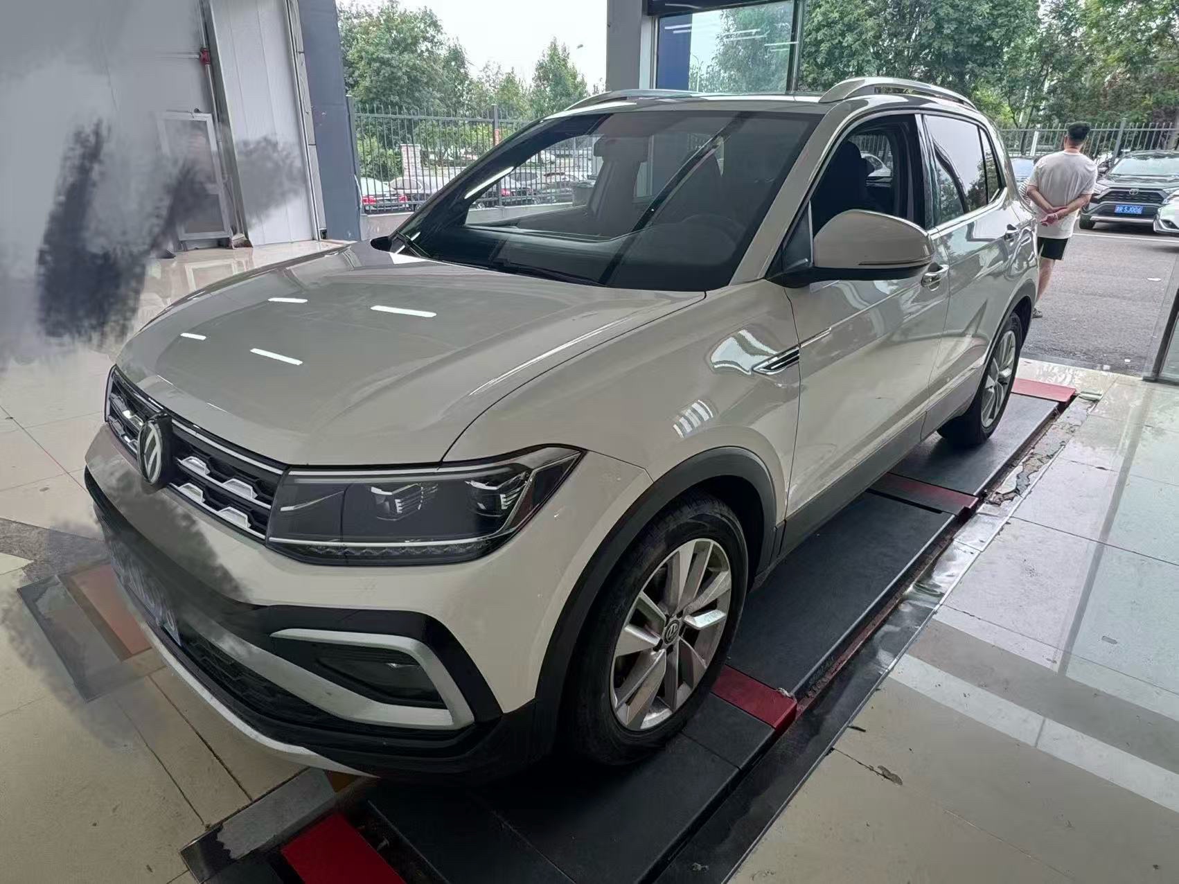 Volkswagen T-Cross 2020 Volkswagen T-Cross 2020 car image