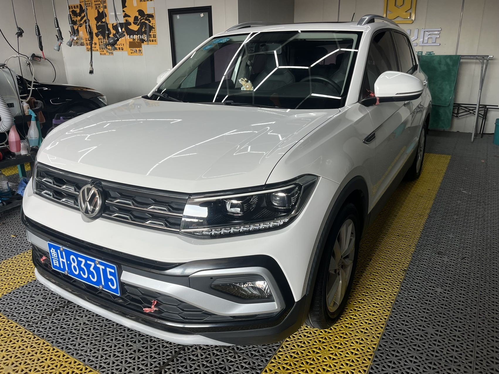 Volkswagen T-Cross 2020 Volkswagen T-Cross 2020 car image