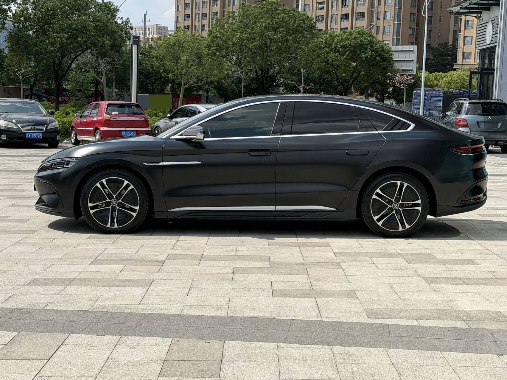 BYD Han 2023 car image #9