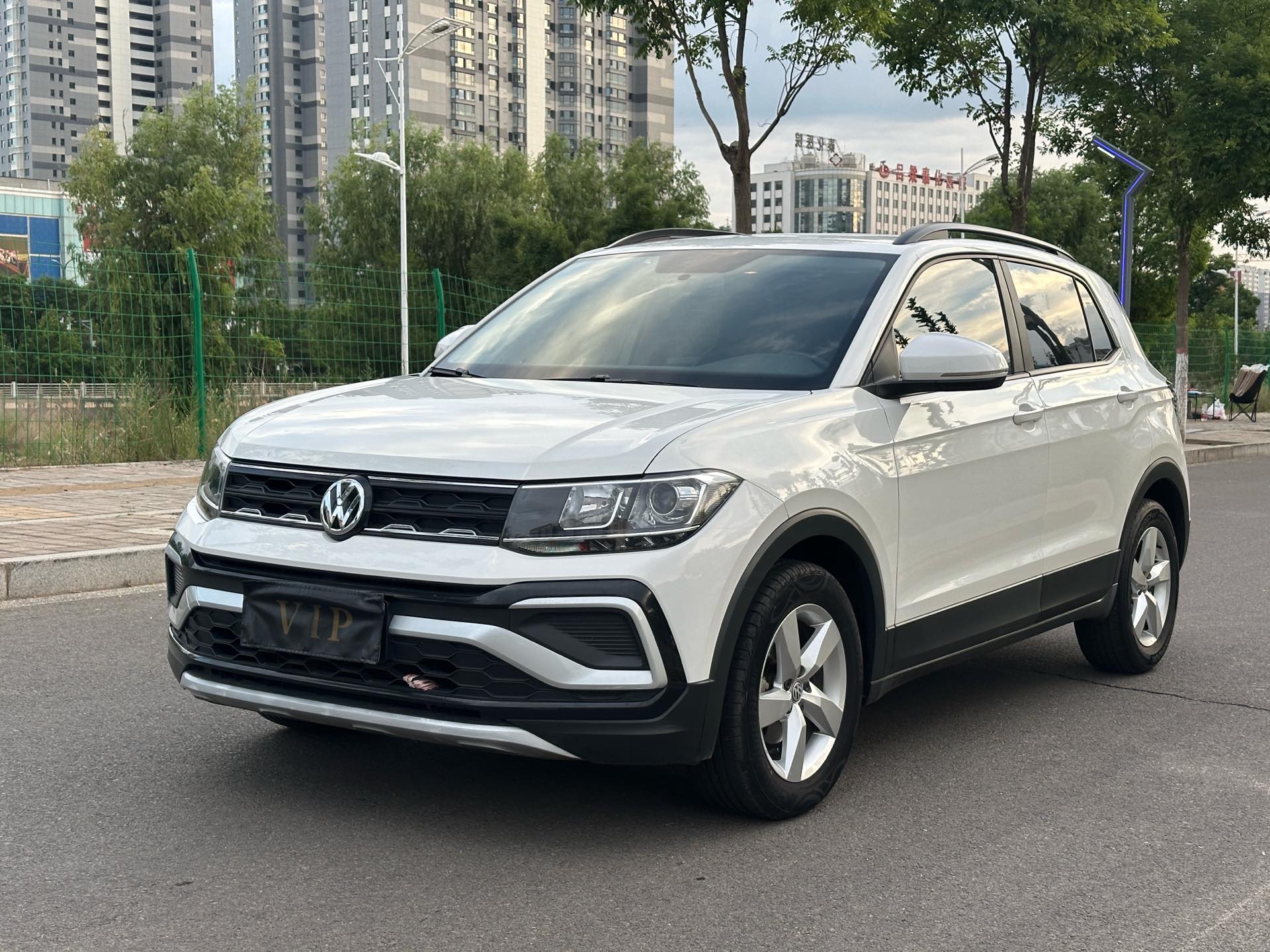 Volkswagen T-Cross 2019 Volkswagen T-Cross 2019 car image