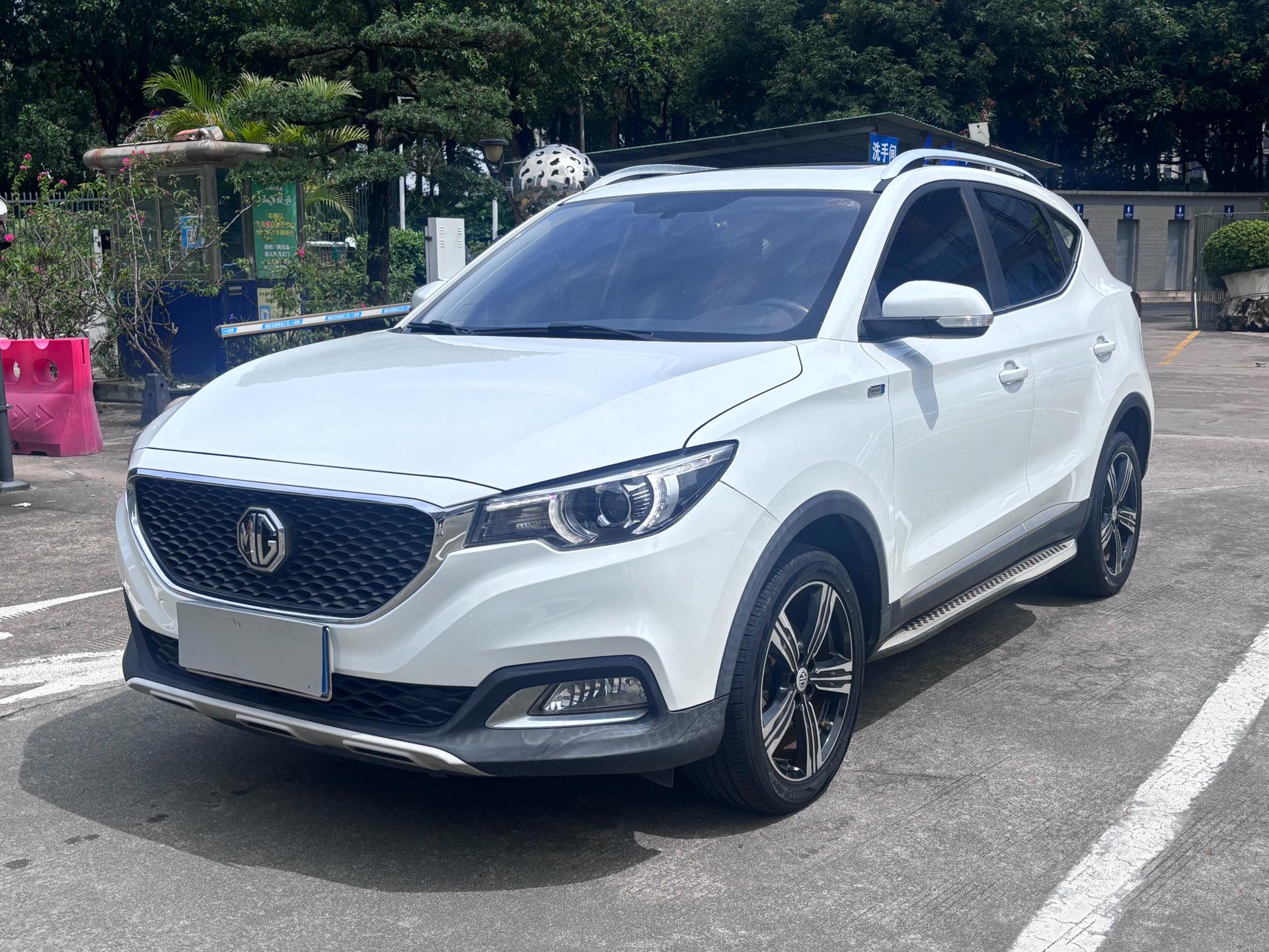 MG ZS 2017 MG ZS 2017 car image