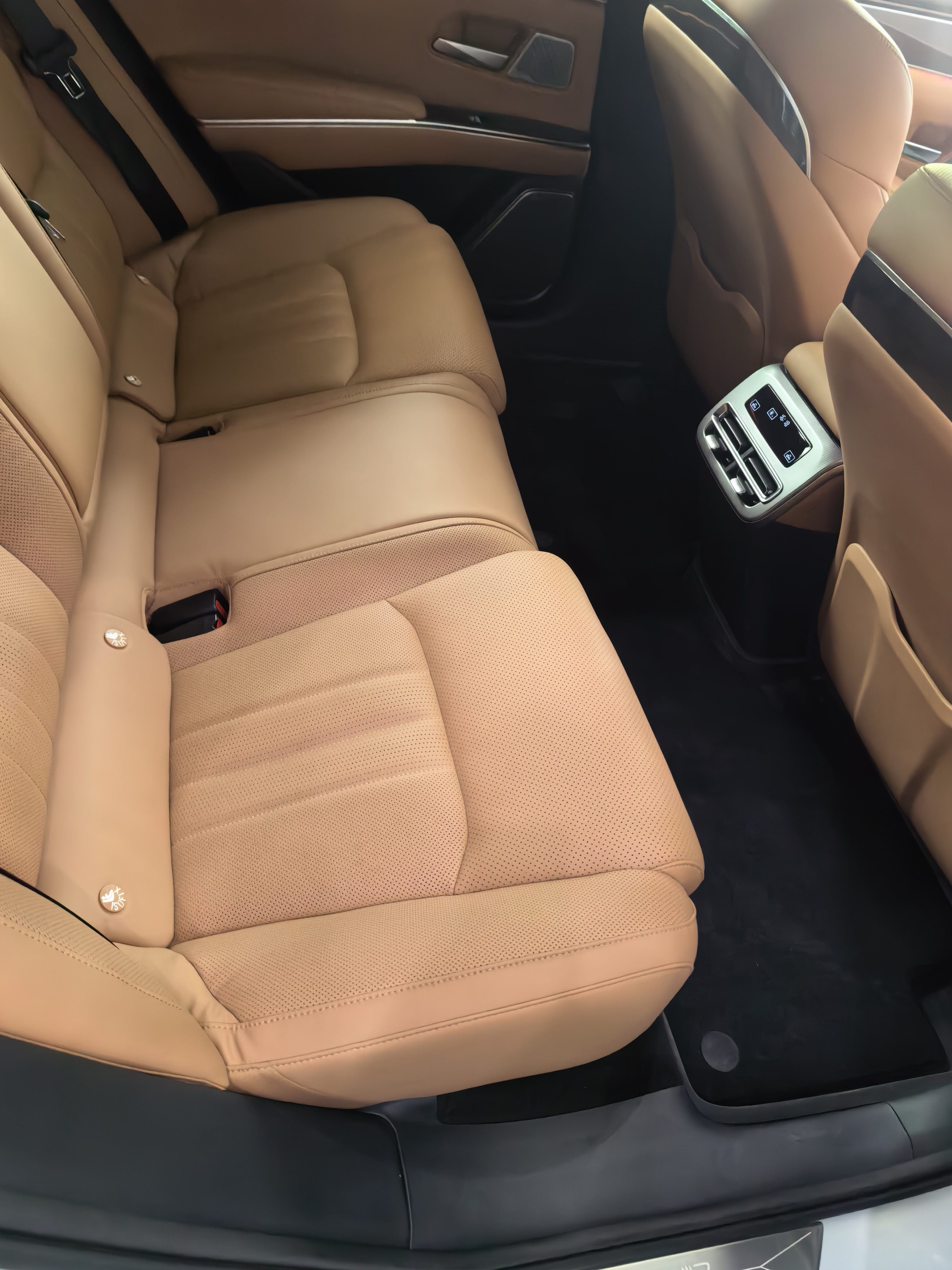 BYD HanL 2025 car image #7