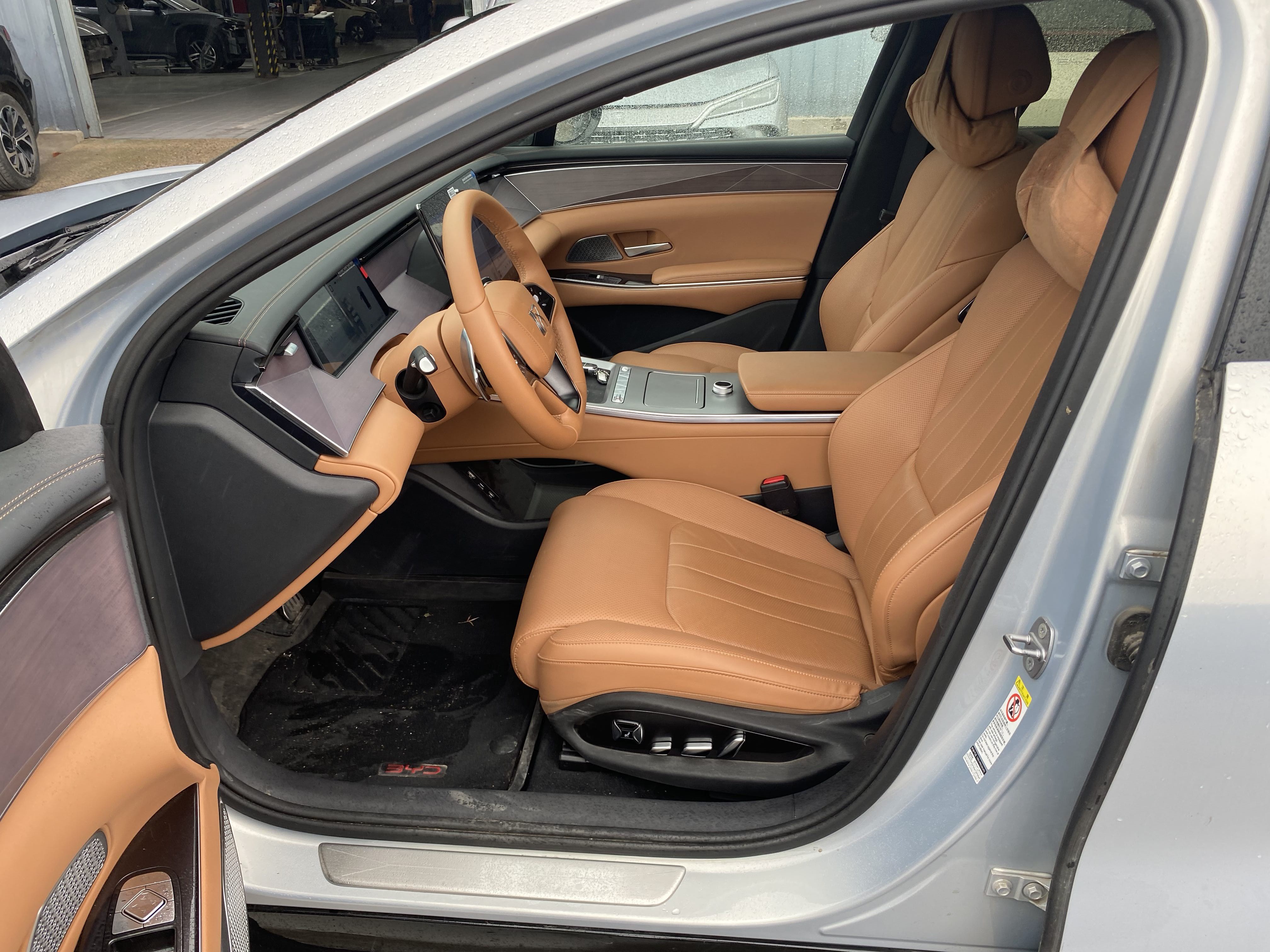 BYD HanL 2025 car image #6