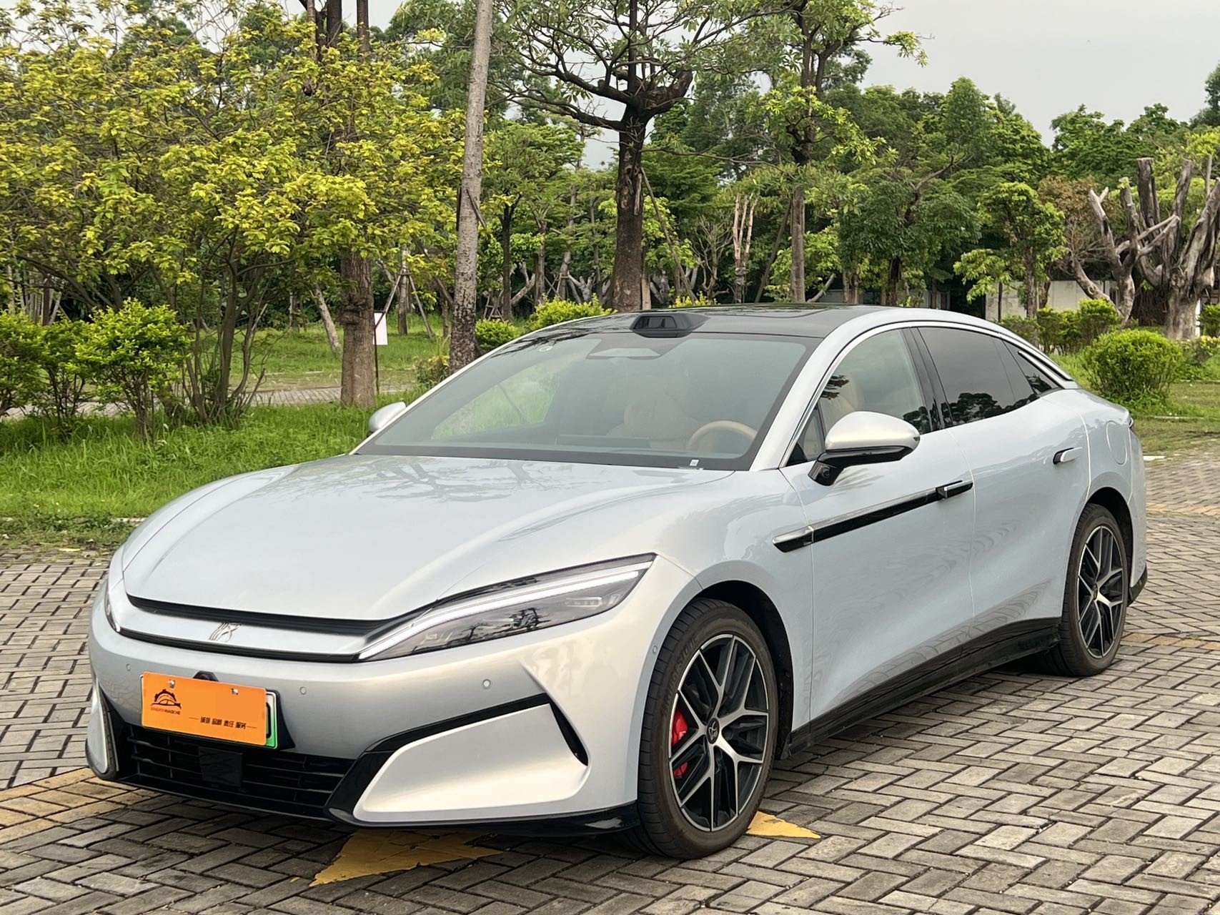 BYD HanL 2025 BYD HanL 2025 car image