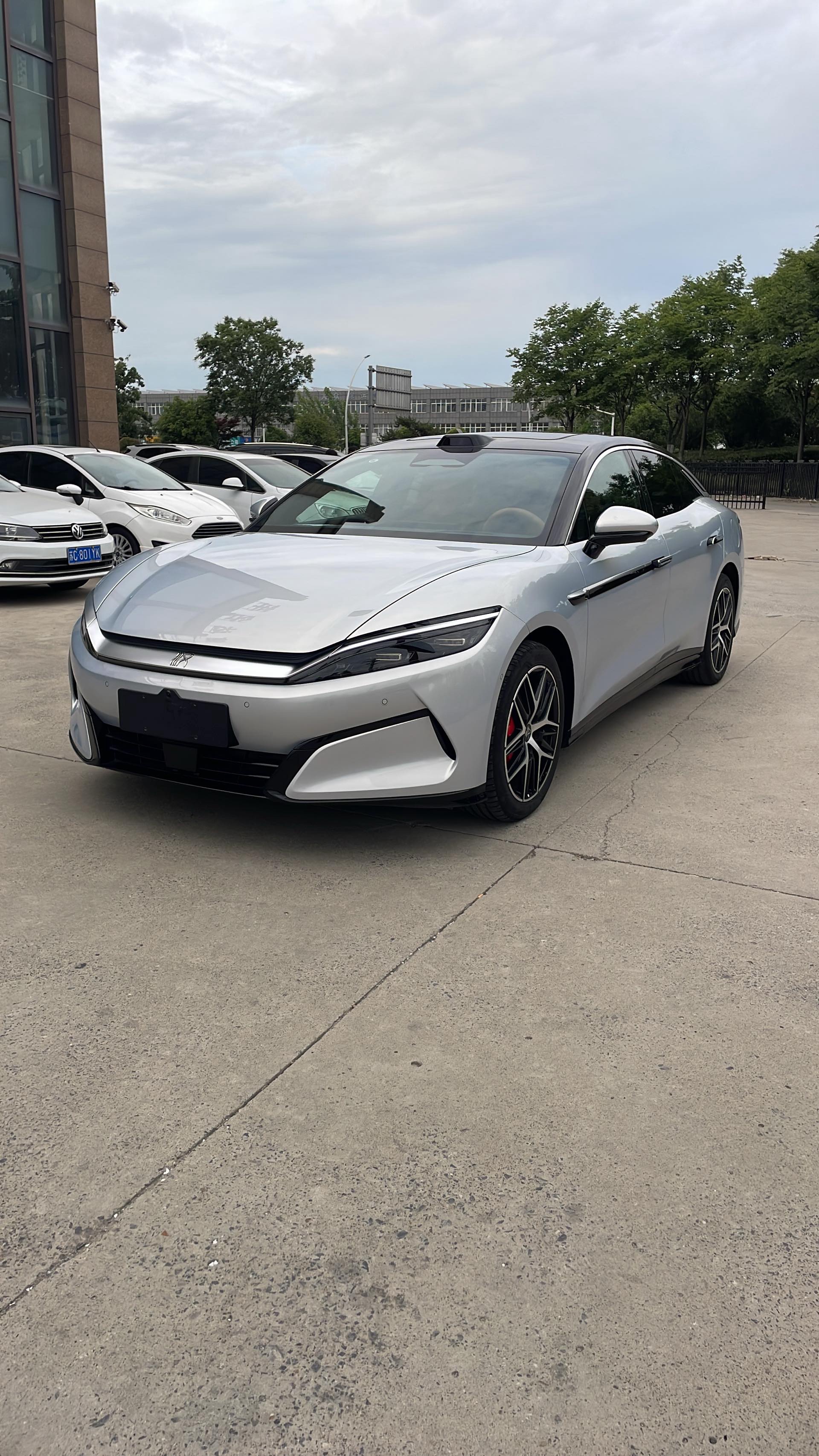 BYD HanL 2025 BYD HanL 2025 car image