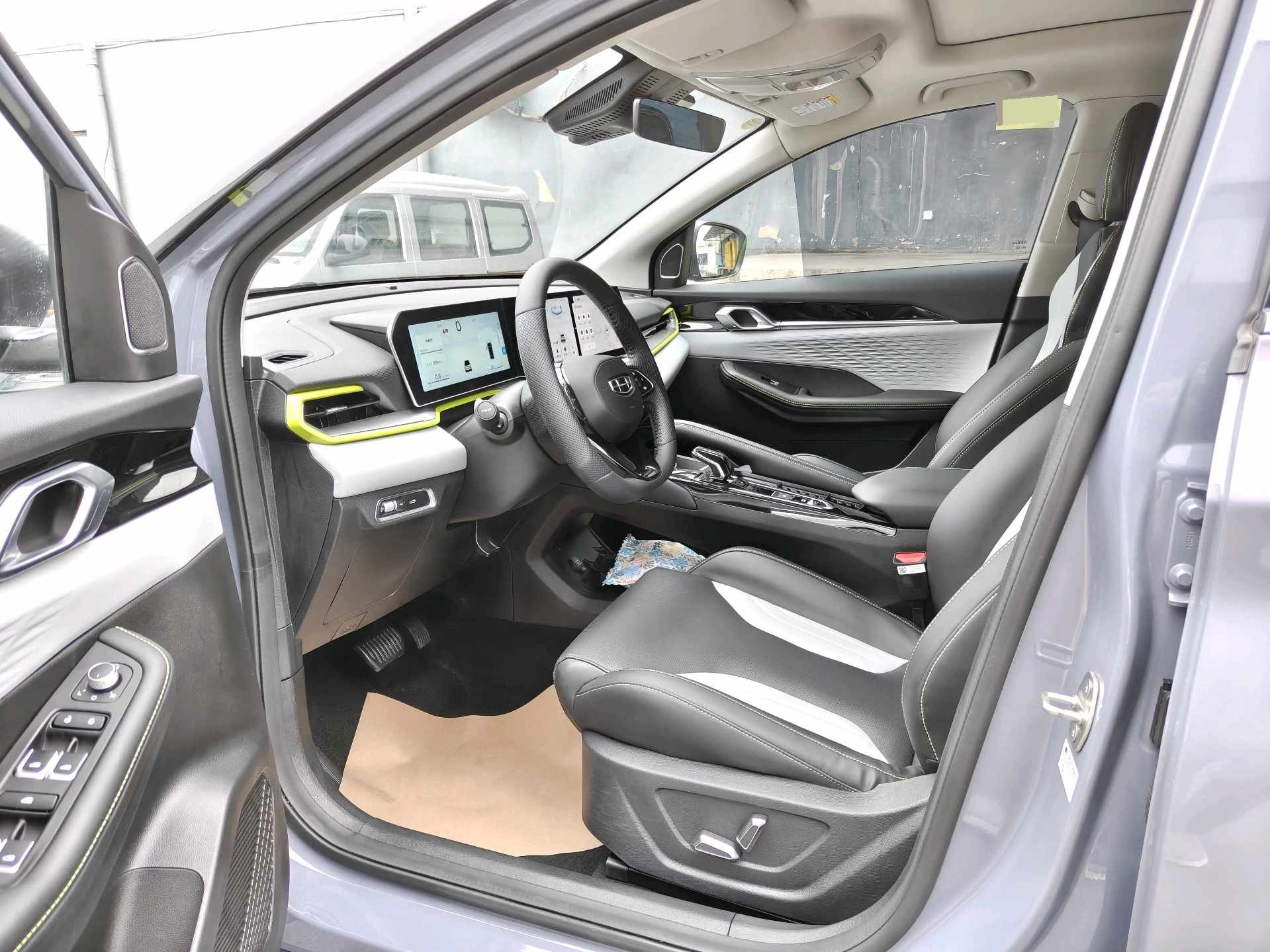 GEELY Coolray 2022 #7 GEELY Coolray 2022 изображение автомобиля #7