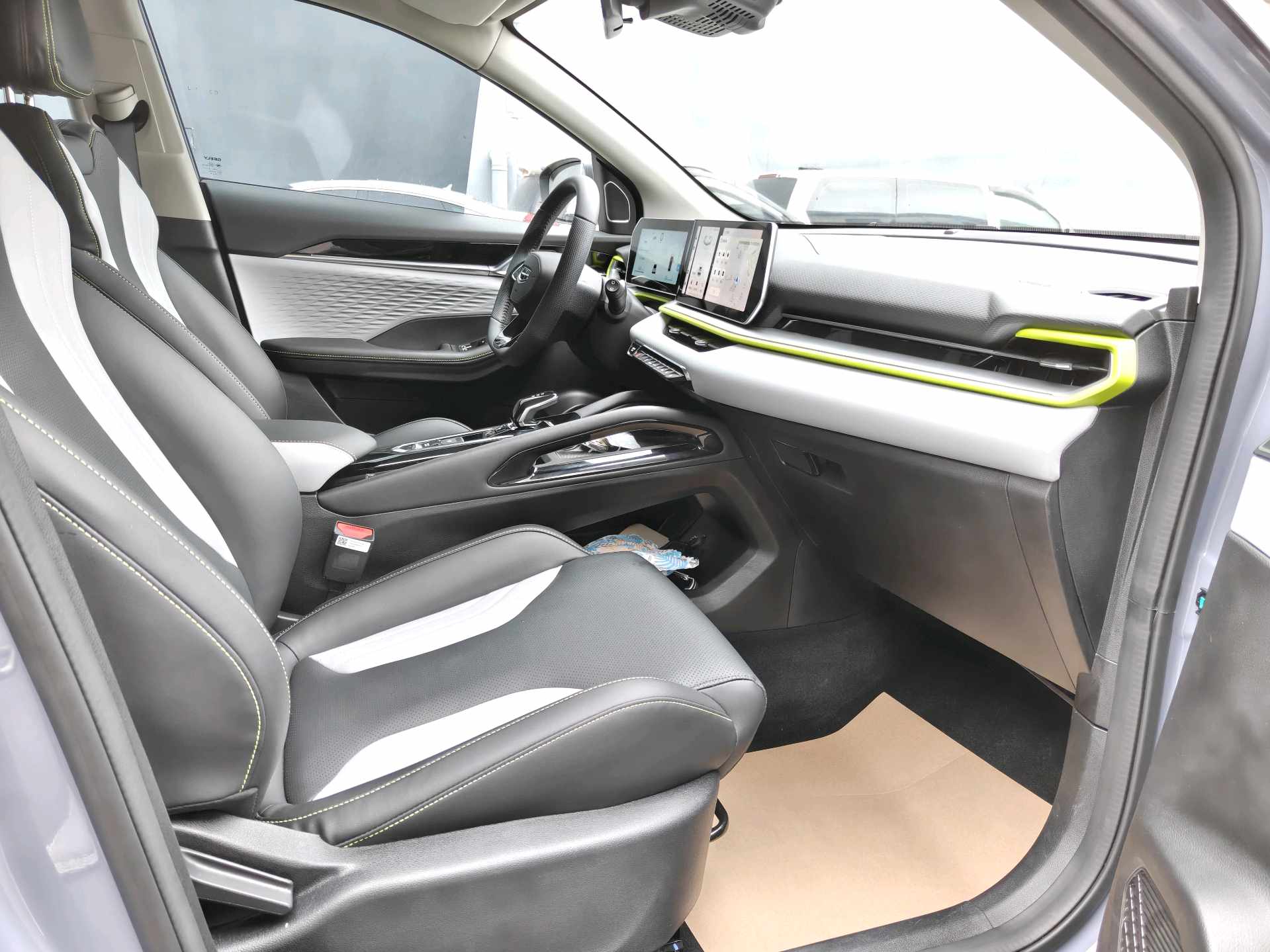 GEELY Coolray 2022 #11 GEELY Coolray 2022 изображение автомобиля #11