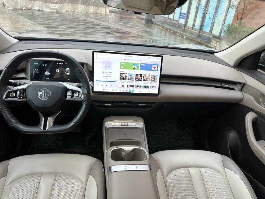 MG ES5 2024 immagine di auto #9