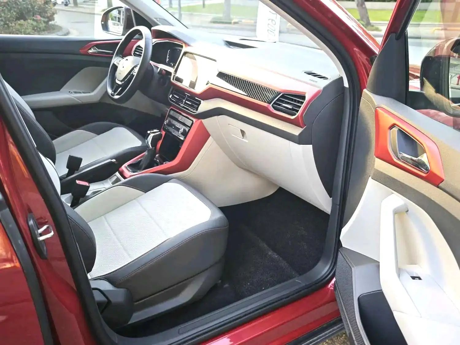 Volkswagen T-Cross 2021 #15 Volkswagen T-Cross 2021 car image #15