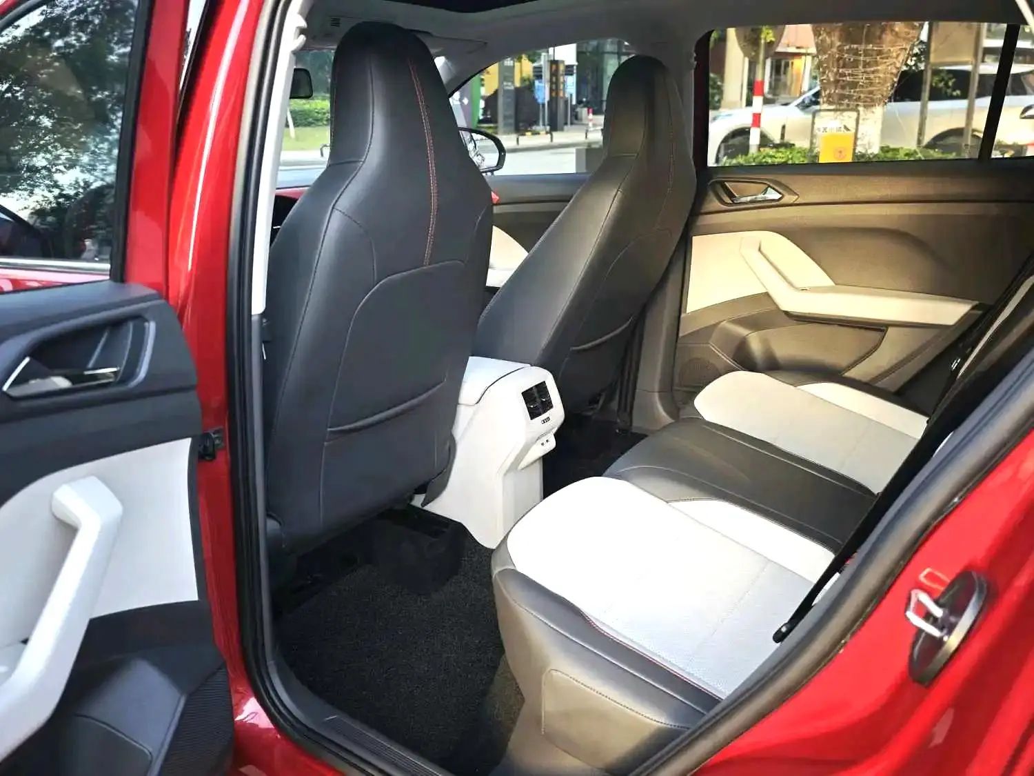 Volkswagen T-Cross 2021 #11 Volkswagen T-Cross 2021 car image #11