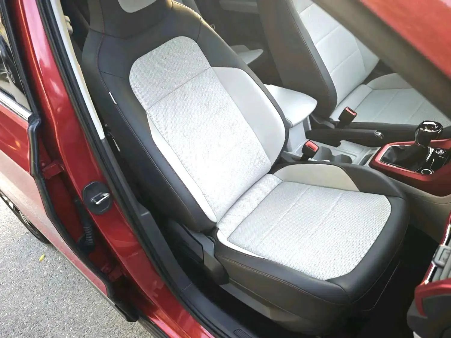Volkswagen T-Cross 2021 #10 Volkswagen T-Cross 2021 car image #10