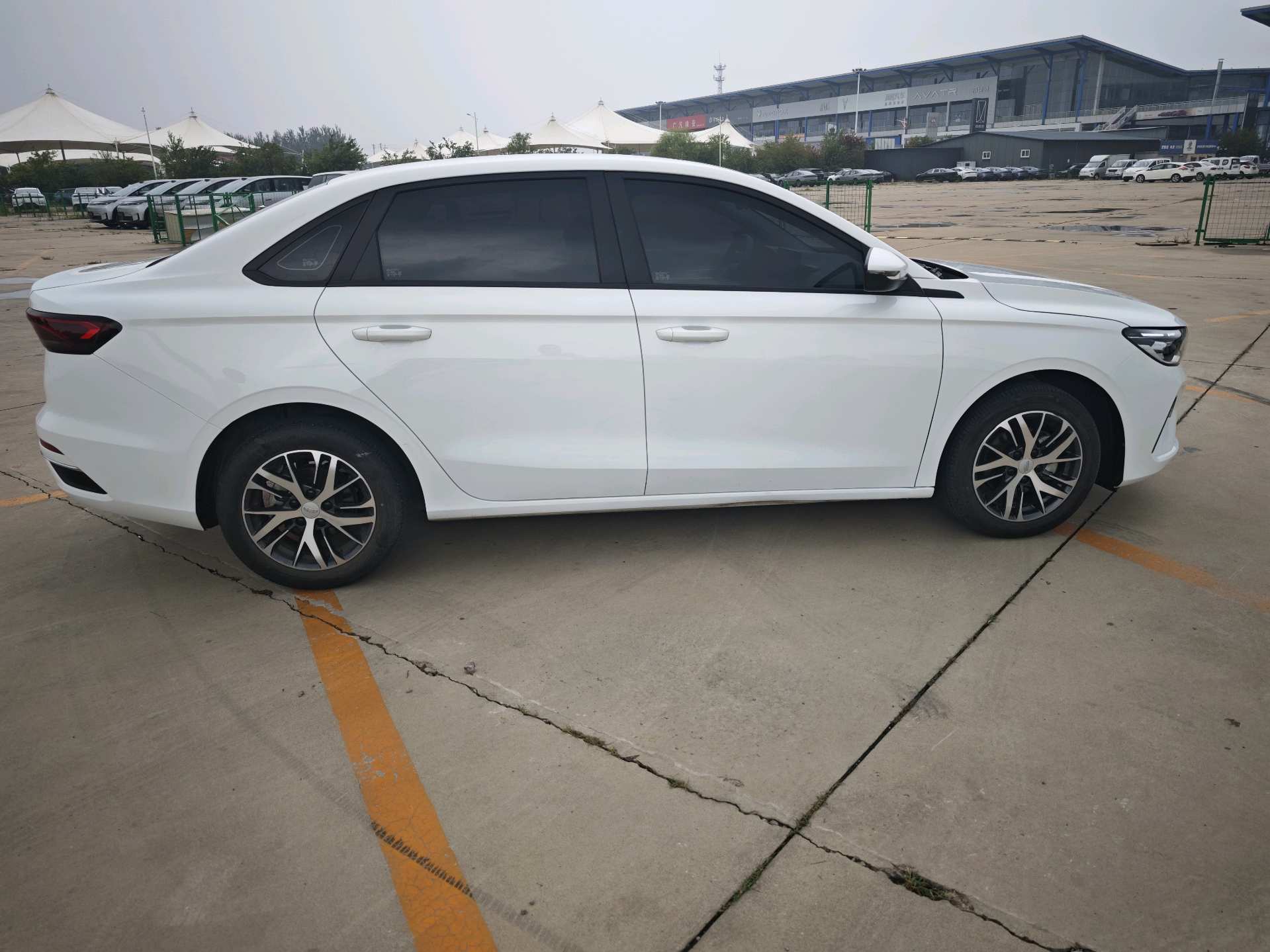 GEELY Emgrand 2025 #5 GEELY Emgrand 2025 car image #5