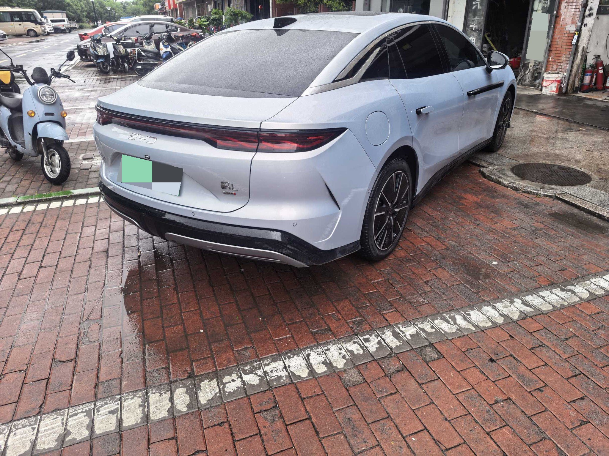 BYD HanL 2025 car image #3