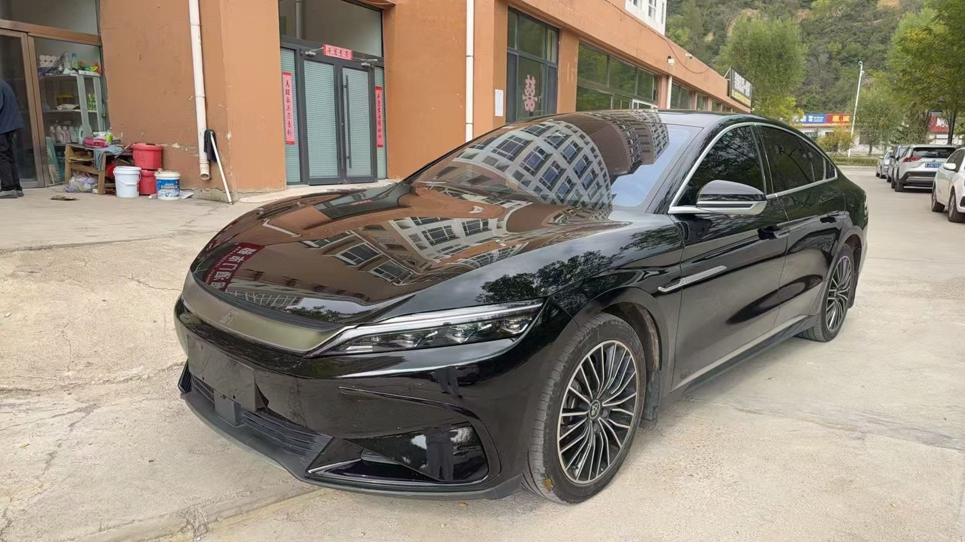 BYD Han 2023 immagine di auto 