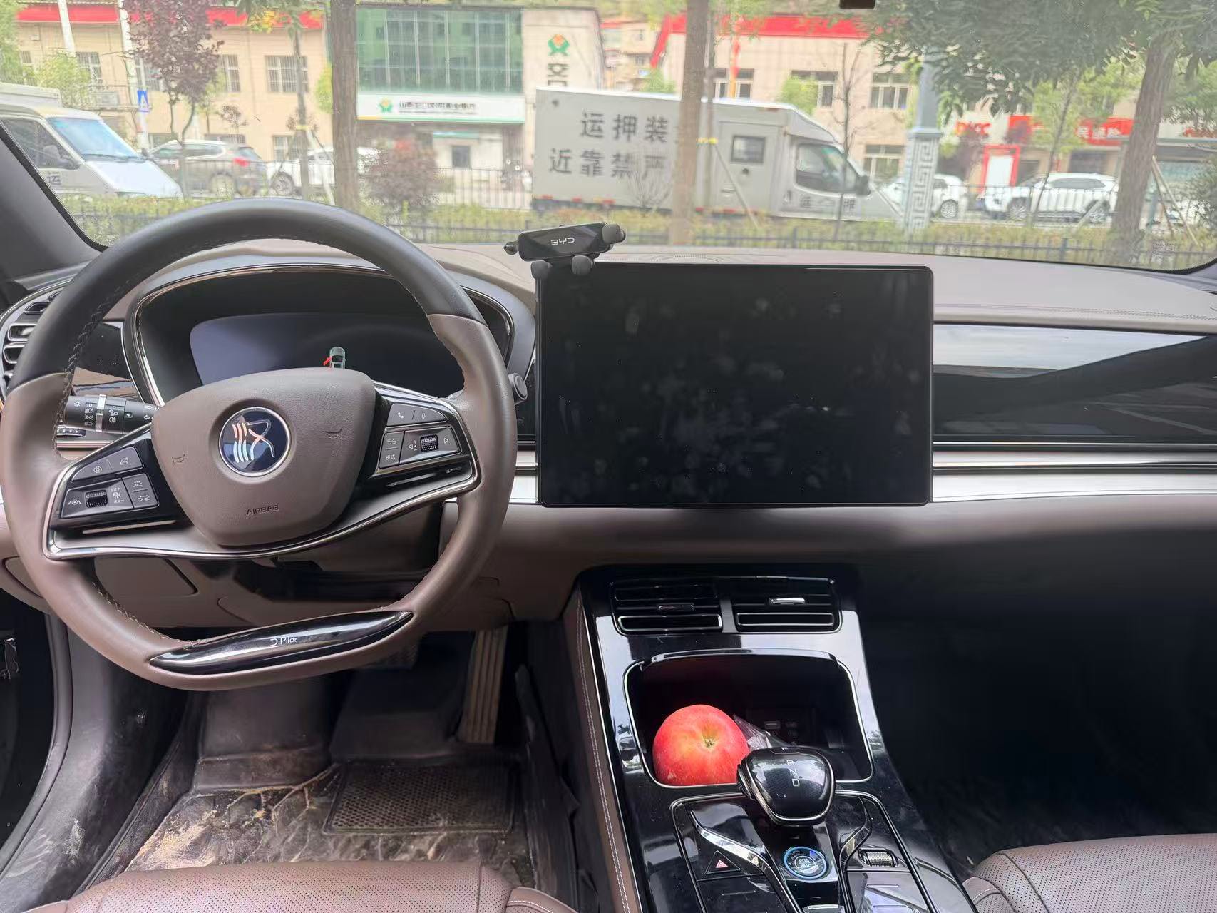 BYD Han 2023 immagine di auto #10