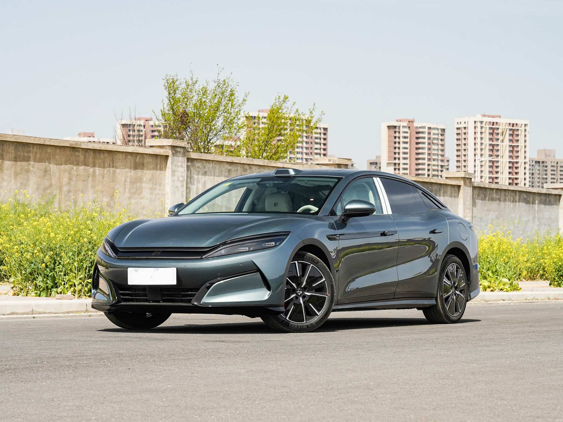BYD HanL 2025 BYD HanL 2025 car image