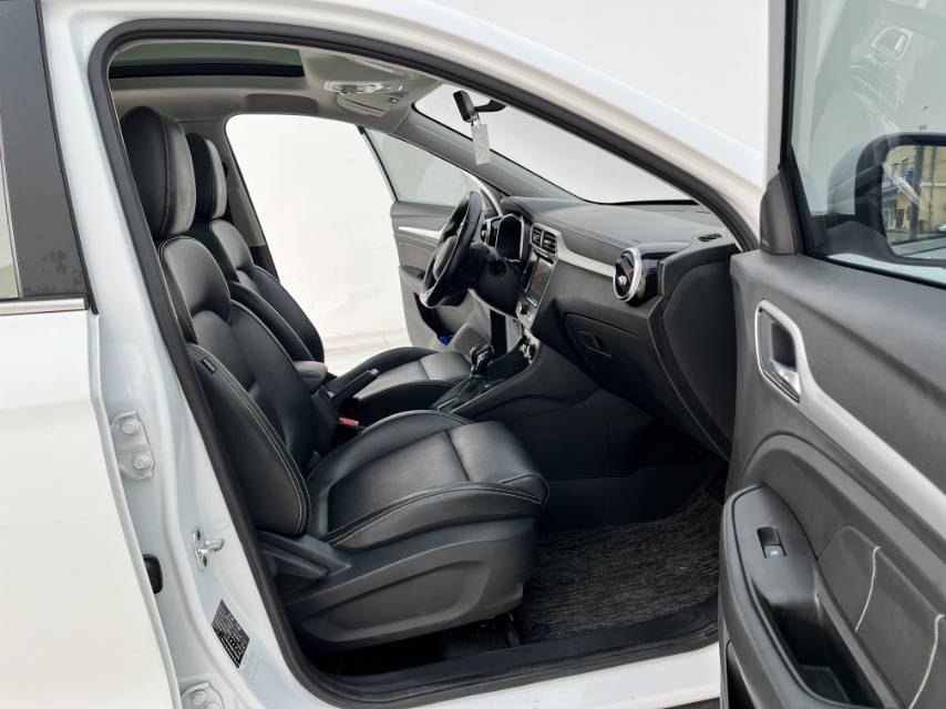 MG ZS 2017 car image #9