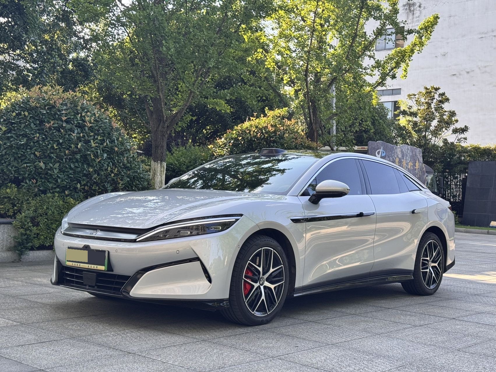 BYD HanL 2025 BYD HanL 2025 car image