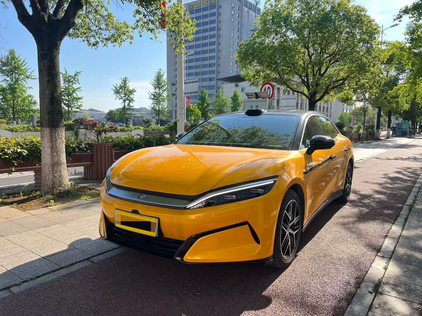 BYD HanL 2025 BYD HanL 2025 car image